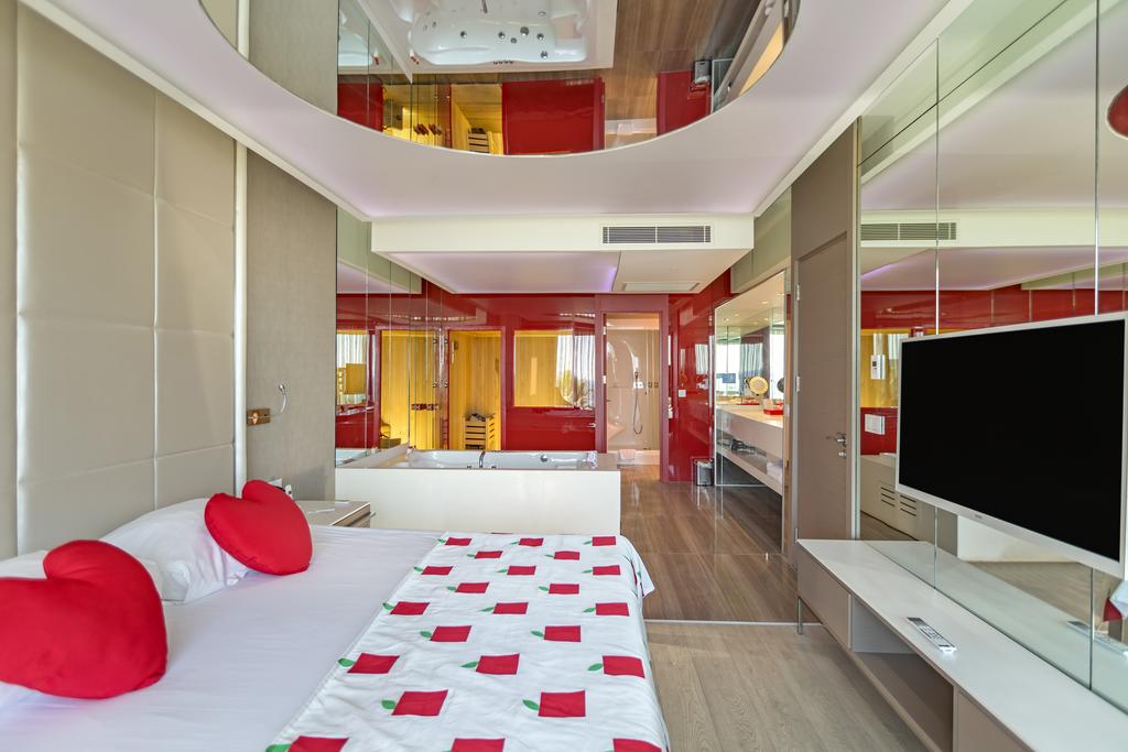 ADAM & EVE HOTEL