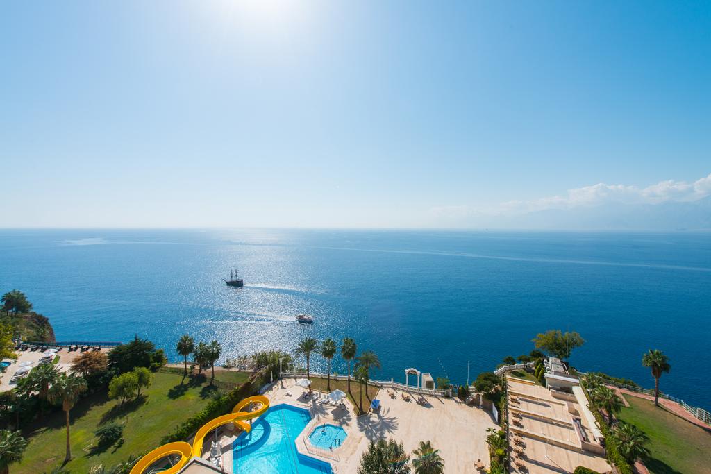 ADONIS HOTEL