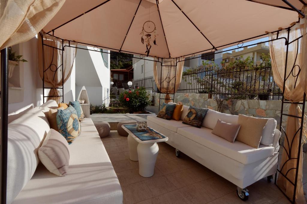 AGLAIA APARTMENTS