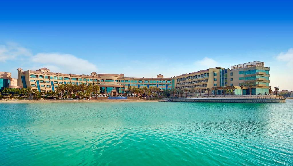 AL RAHA BEACH RESORT & SPA