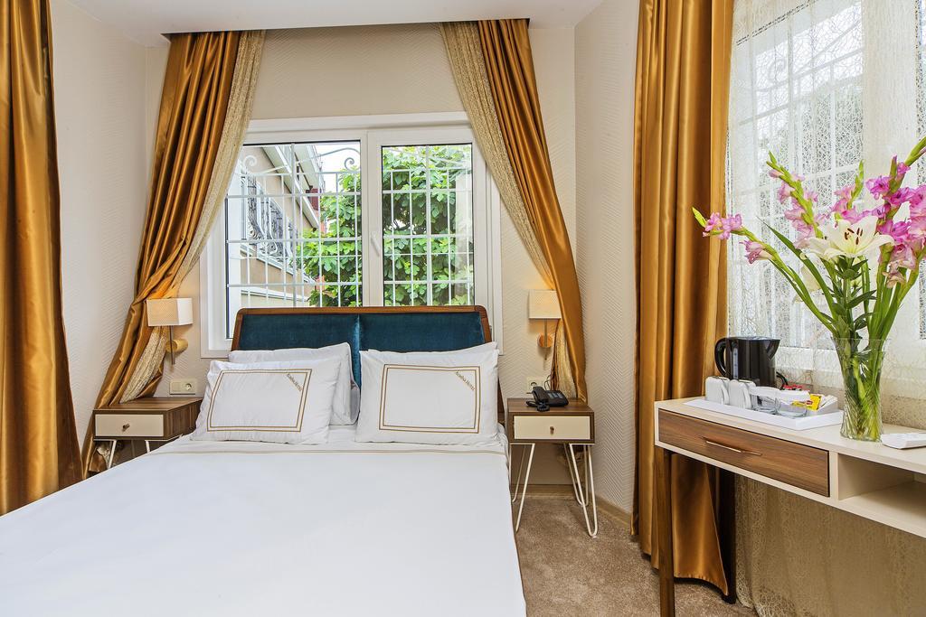 ALMINA HOTEL