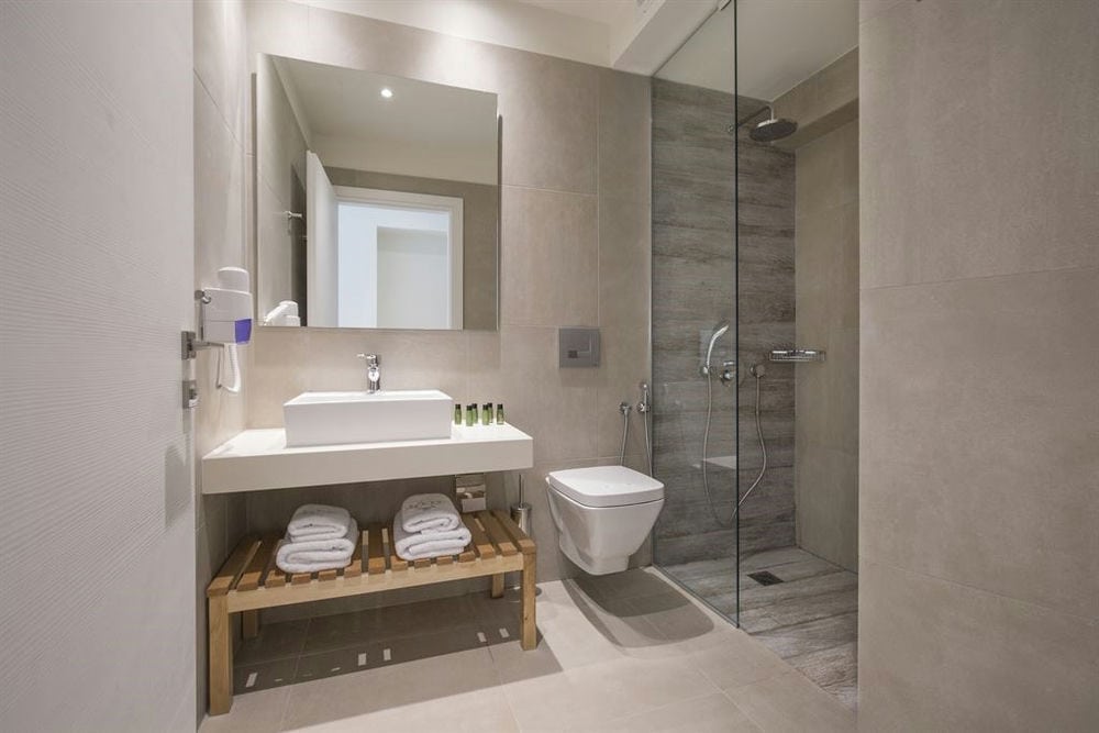 ALOE BOUTIQUE & SUITES (16+)