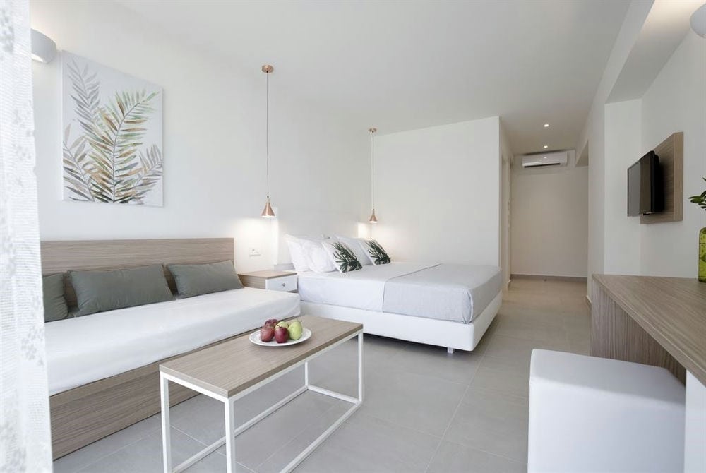 ALOE BOUTIQUE & SUITES (16+)