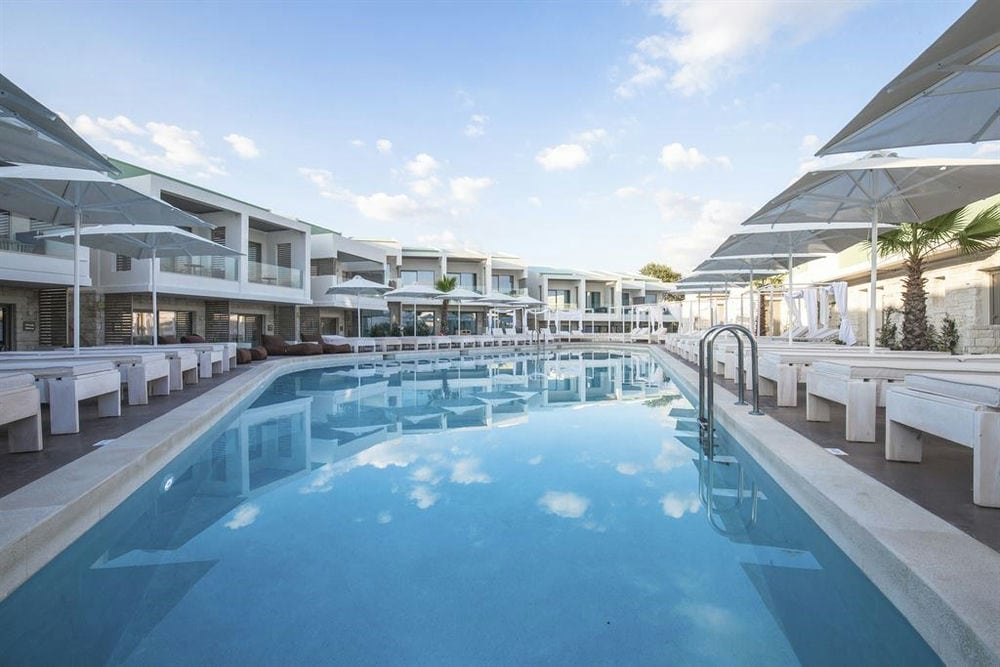 ALOE BOUTIQUE & SUITES (16+)