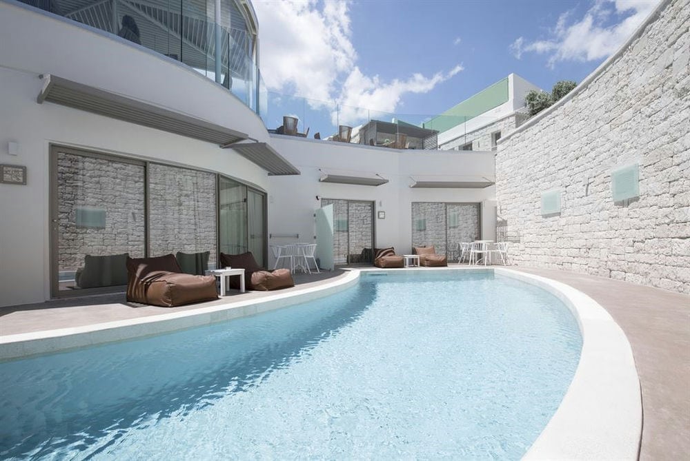 ALOE BOUTIQUE & SUITES (16+)