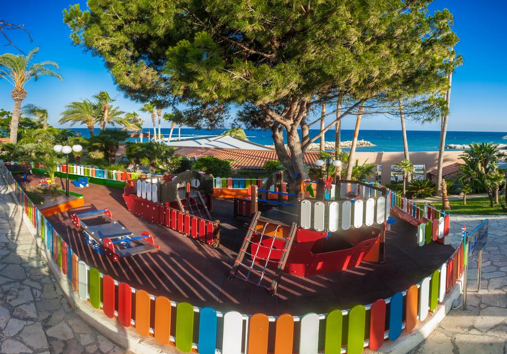AMATHUS BEACH HOTEL LIMASSOL