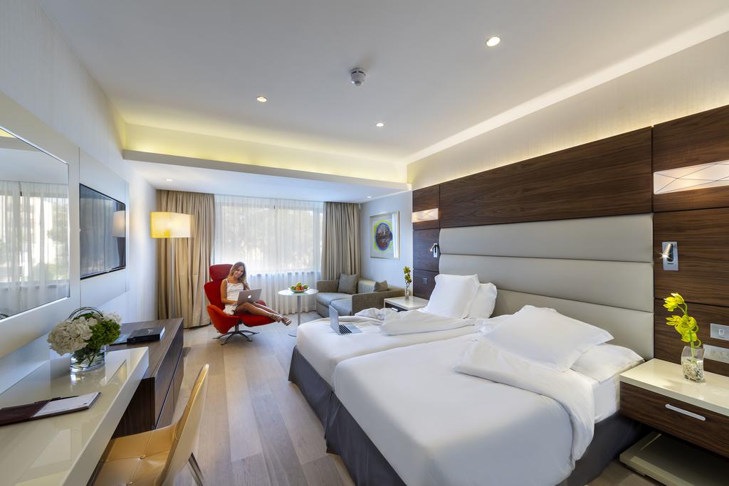 AMATHUS BEACH HOTEL LIMASSOL