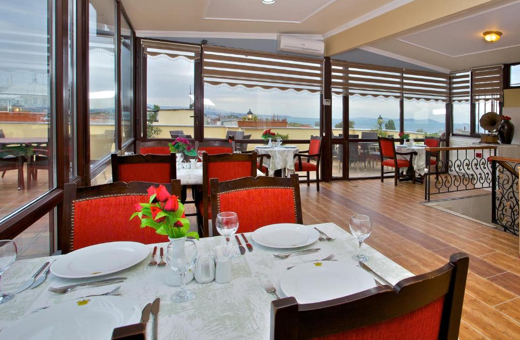 AMBER HOTEL