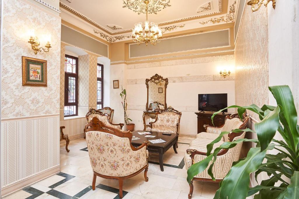 AMBER HOTEL