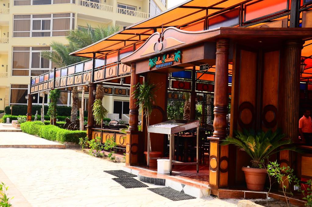 AMC ROYAL HOTEL & SPA 