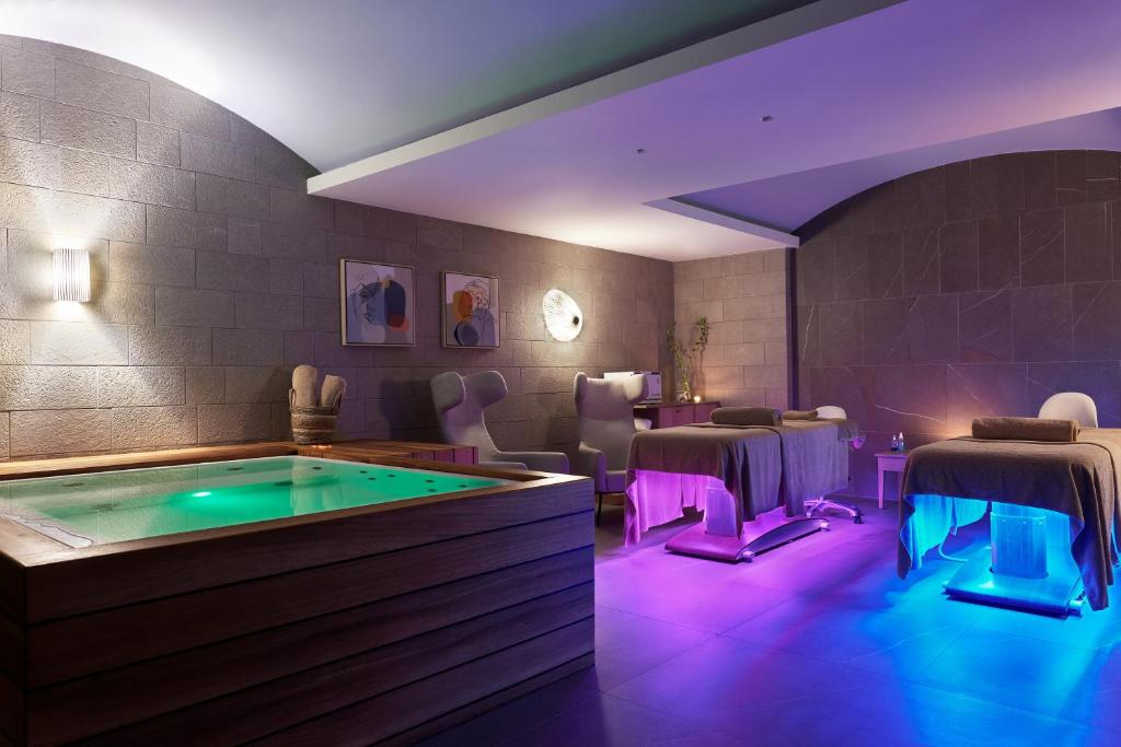 AMIRA BEACH RESORT&SPA