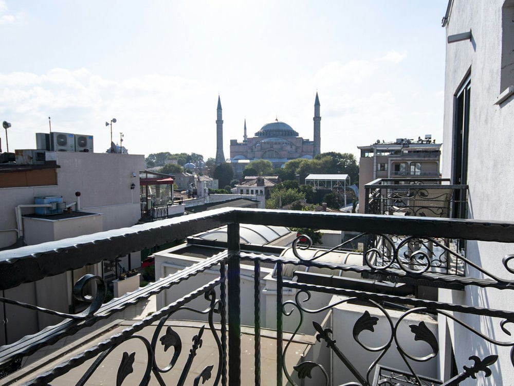ANTUSA DESIGN HOTEL & SPA