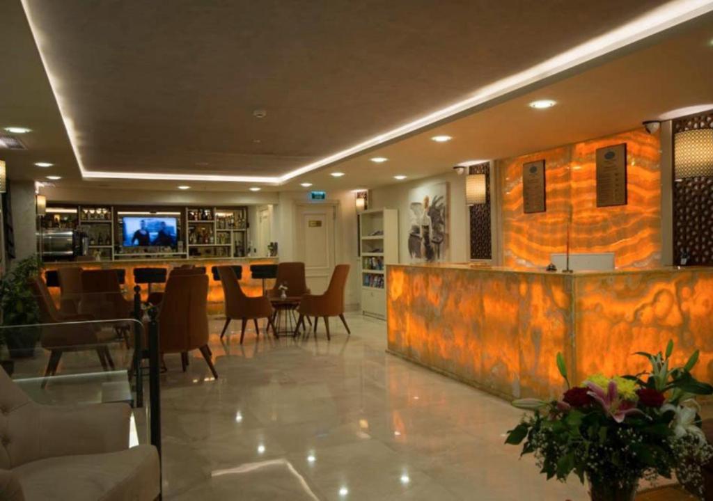 ANTUSA PALACE HOTEL