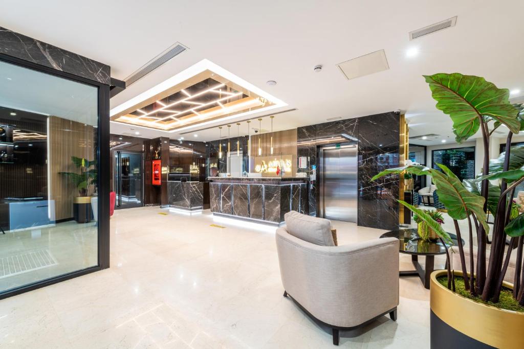 APRILIS DELUXE HOTEL