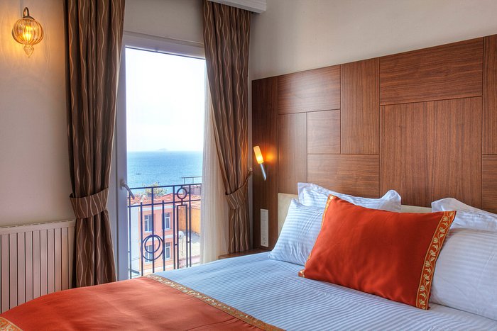 AREN SUITES HOTEL