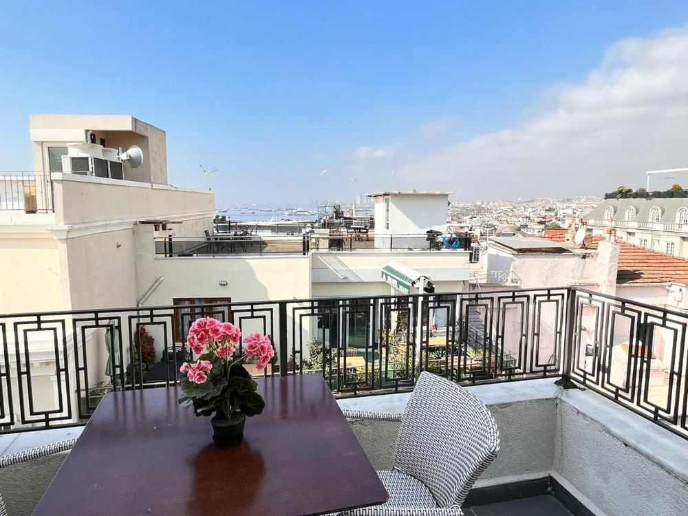 AREN SUITES HOTEL