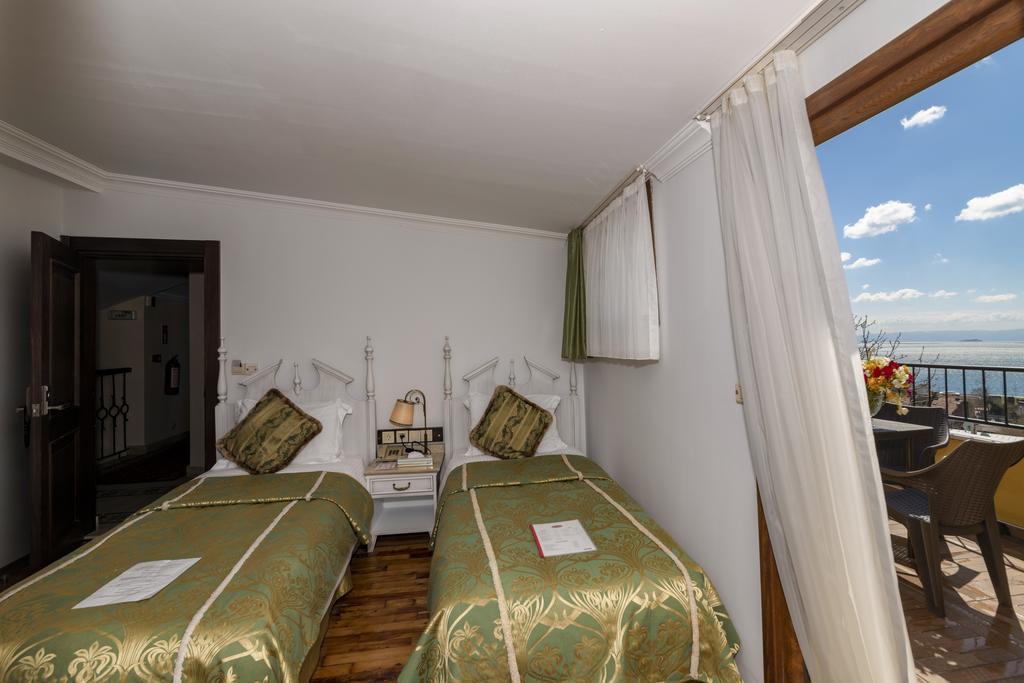 ARENA HOTEL