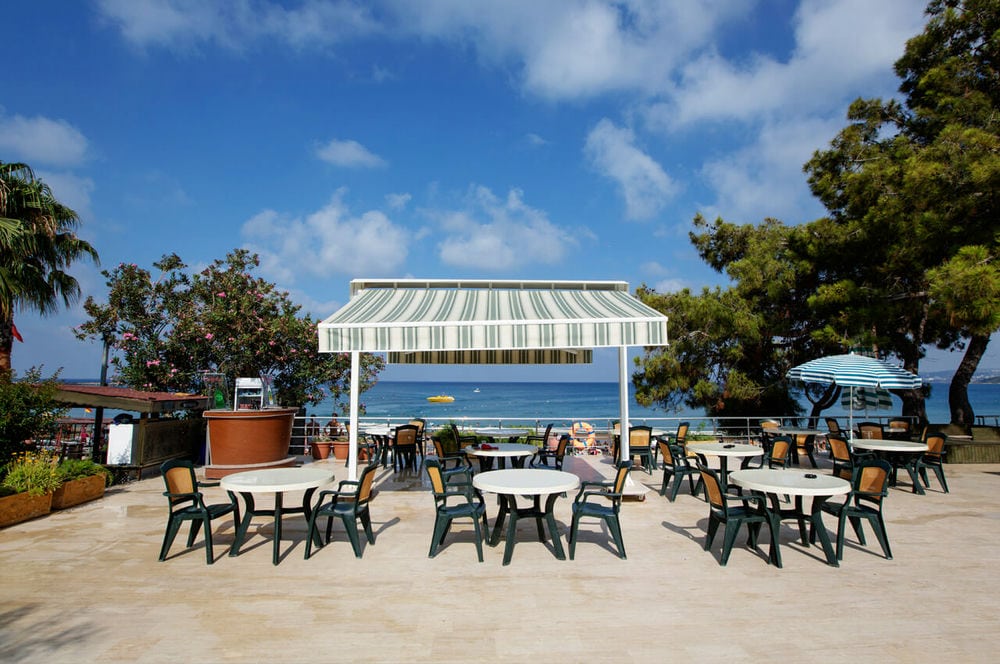 ARMAS GREEN FUGLA BEACH