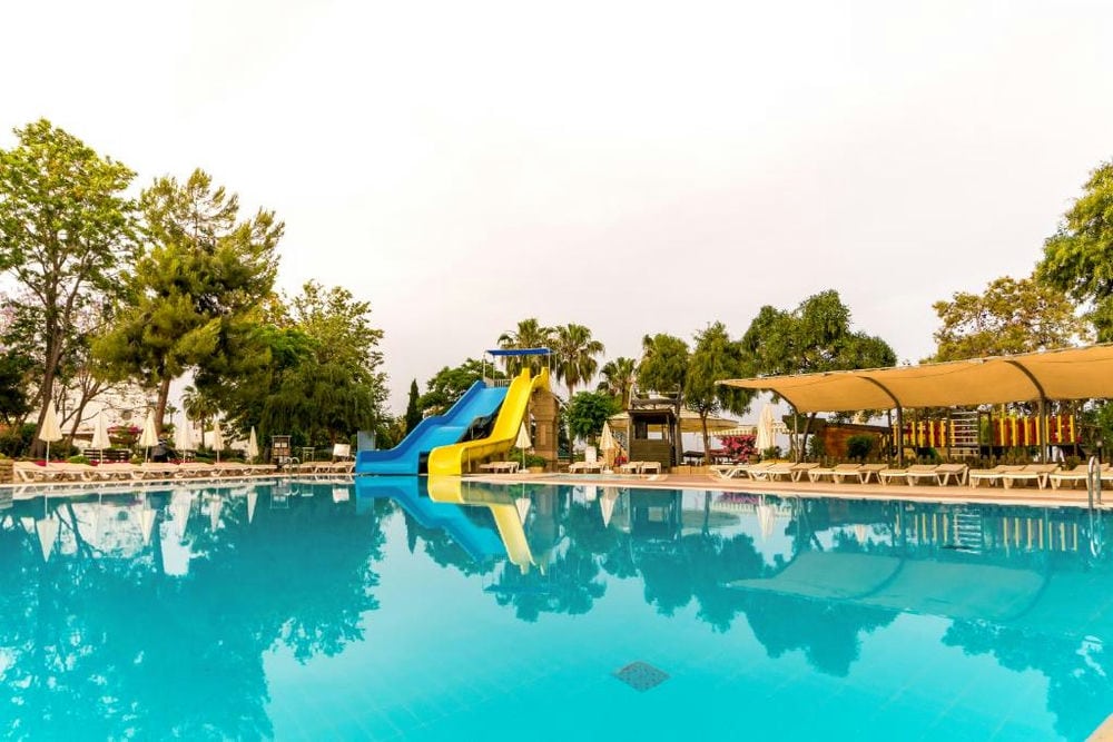 ARMAS GREEN FUGLA BEACH