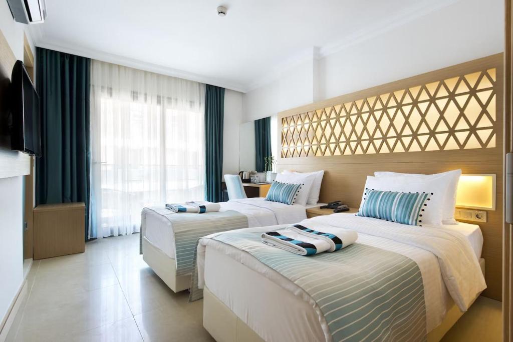AURASIA DELUXE HOTEL (Ex.JDW Hotel)