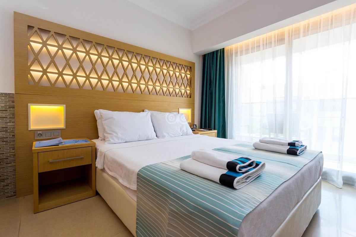 AURASIA DELUXE HOTEL (Ex.JDW Hotel)