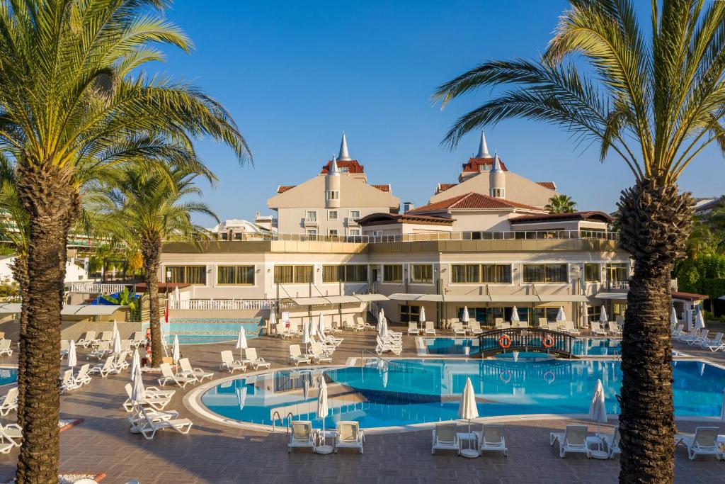 AYDINBEY FAMOUS RESORT