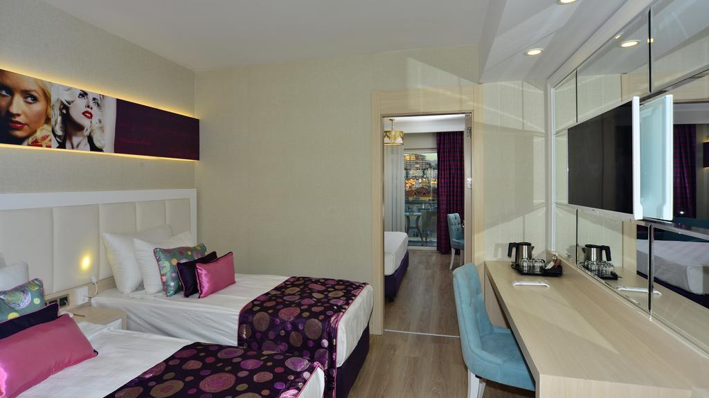AZURA DELUXE RESORT & SPA