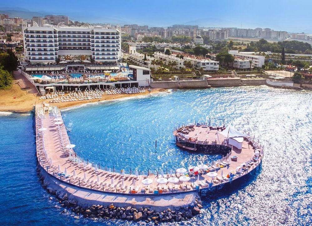 AZURA DELUXE RESORT & SPA