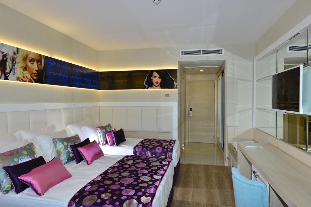 AZURA DELUXE RESORT & SPA