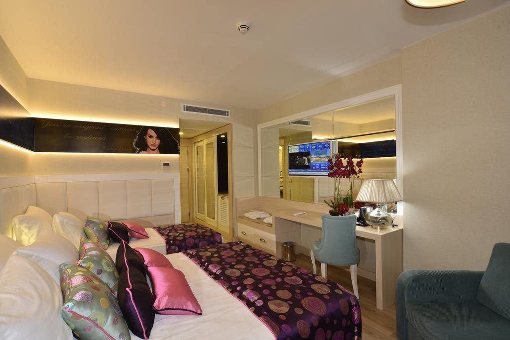 AZURA DELUXE RESORT & SPA