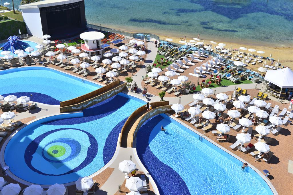 AZURA DELUXE RESORT & SPA