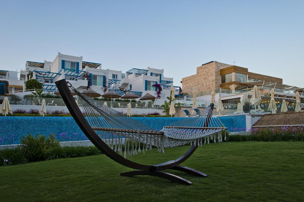BELLAZURE HOTEL
