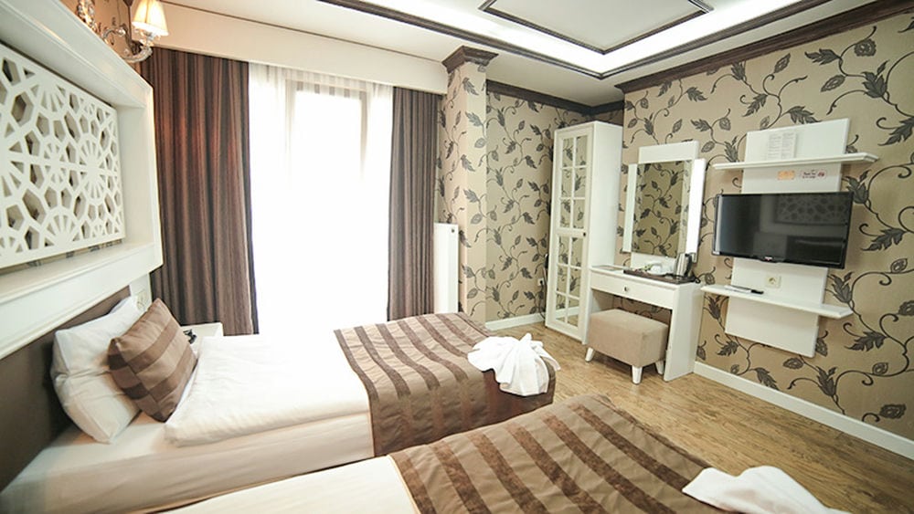 BLACK TULIP HOTEL