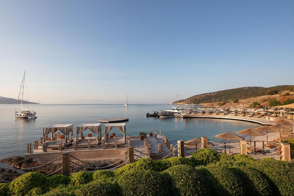 CARESSE A LUXURY COLLECTION RESORT & SPA (Ask&Sell)