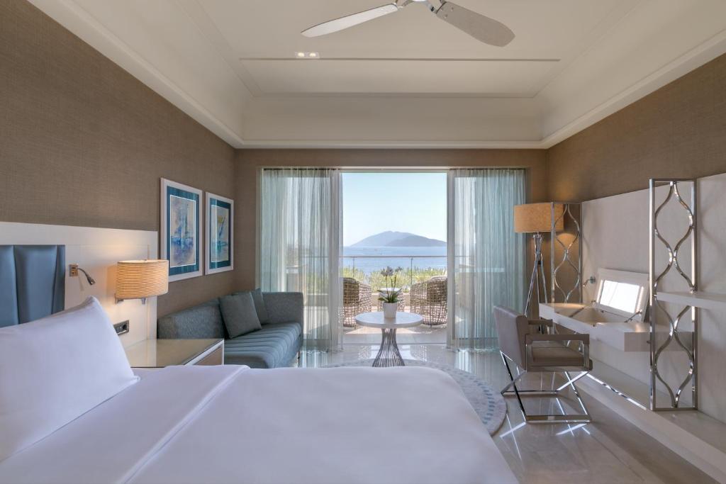 CARESSE A LUXURY COLLECTION RESORT & SPA (Ask&Sell)