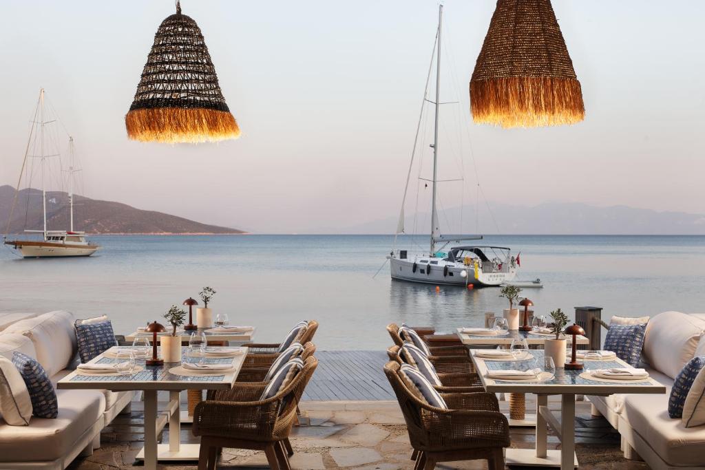 CARESSE A LUXURY COLLECTION RESORT & SPA (Ask&Sell)