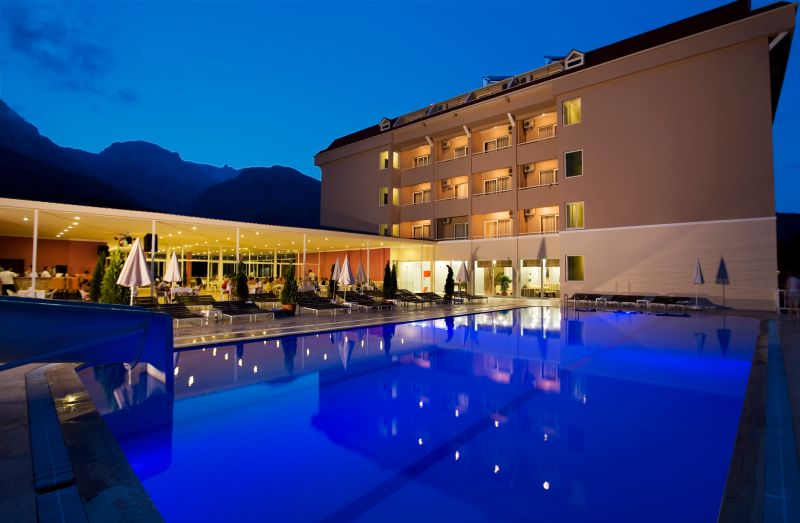 CASTLE PARK HOTEL