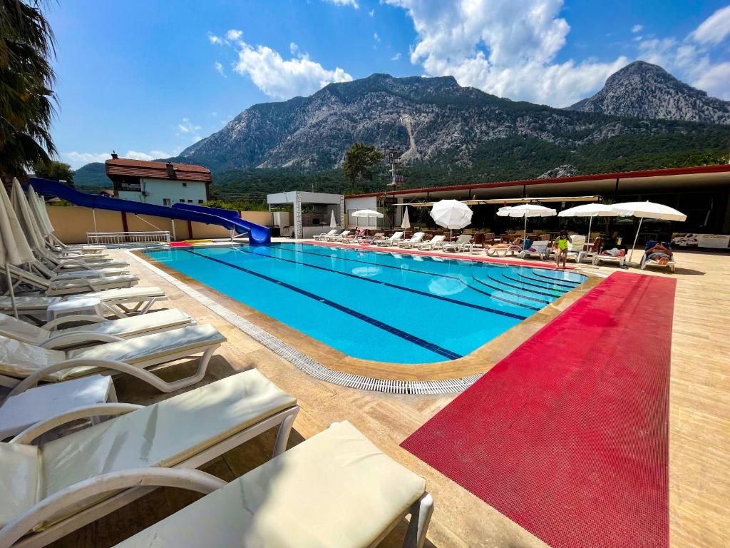 CASTLE PARK HOTEL