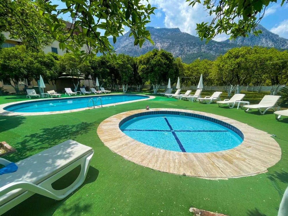 CASTLE PARK HOTEL