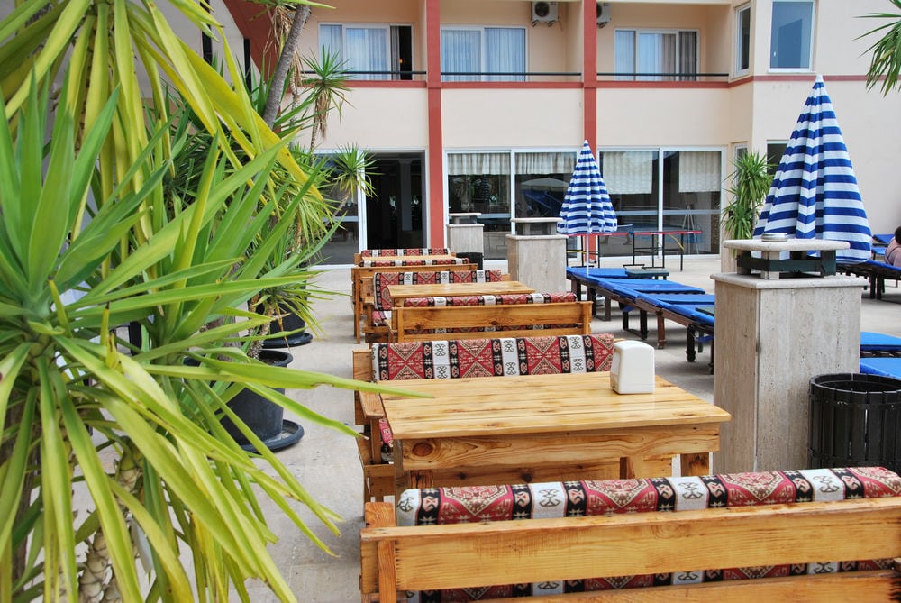 CASTLE PARK HOTEL
