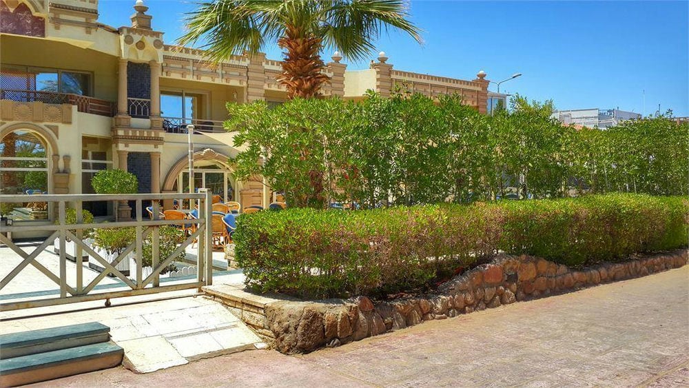 CATARACT LAYALINA