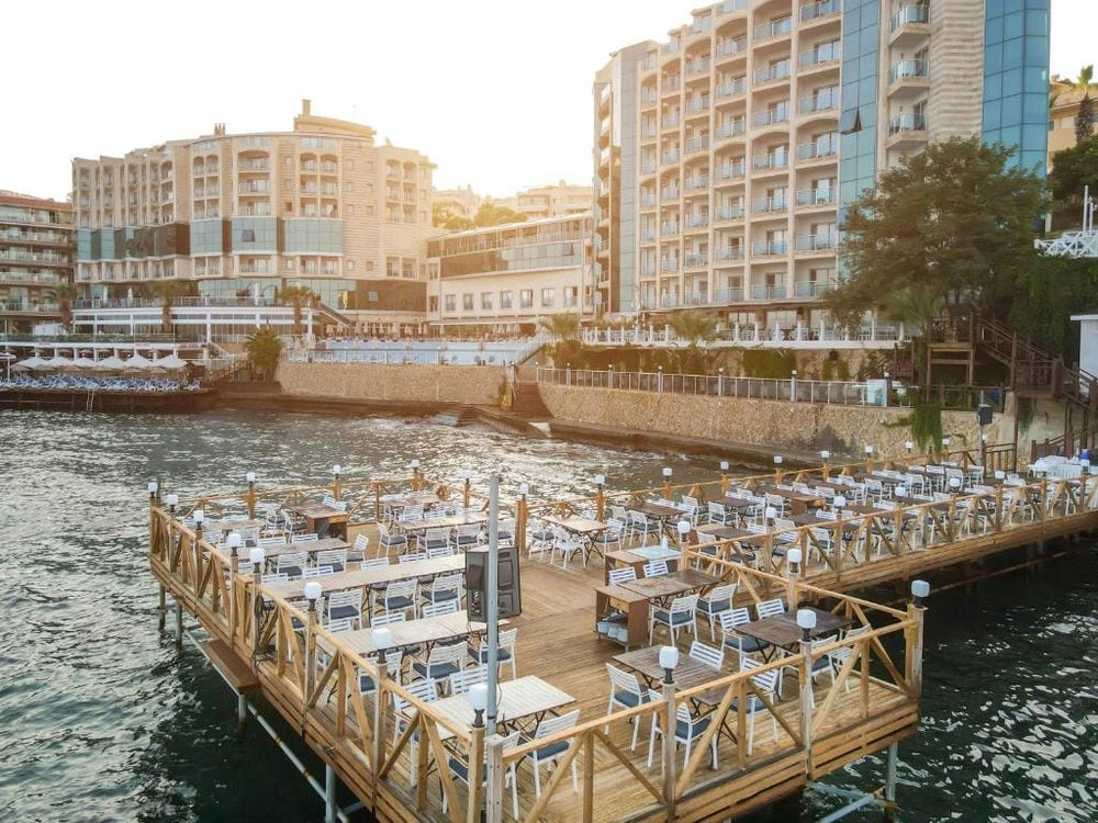 CHARISMA DELUXE HOTEL