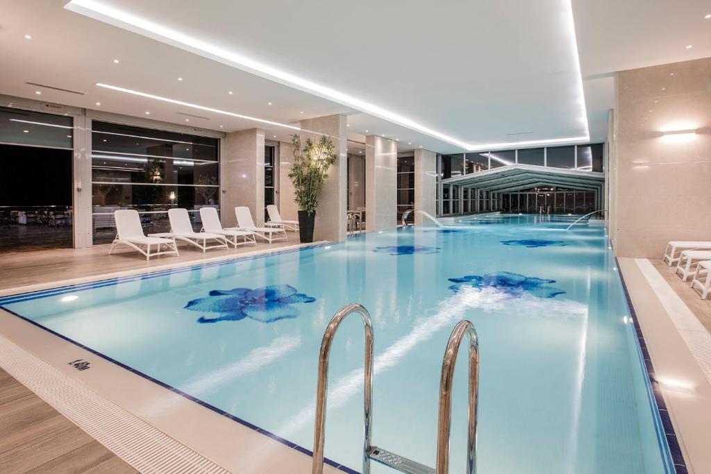 CHARISMA DELUXE HOTEL