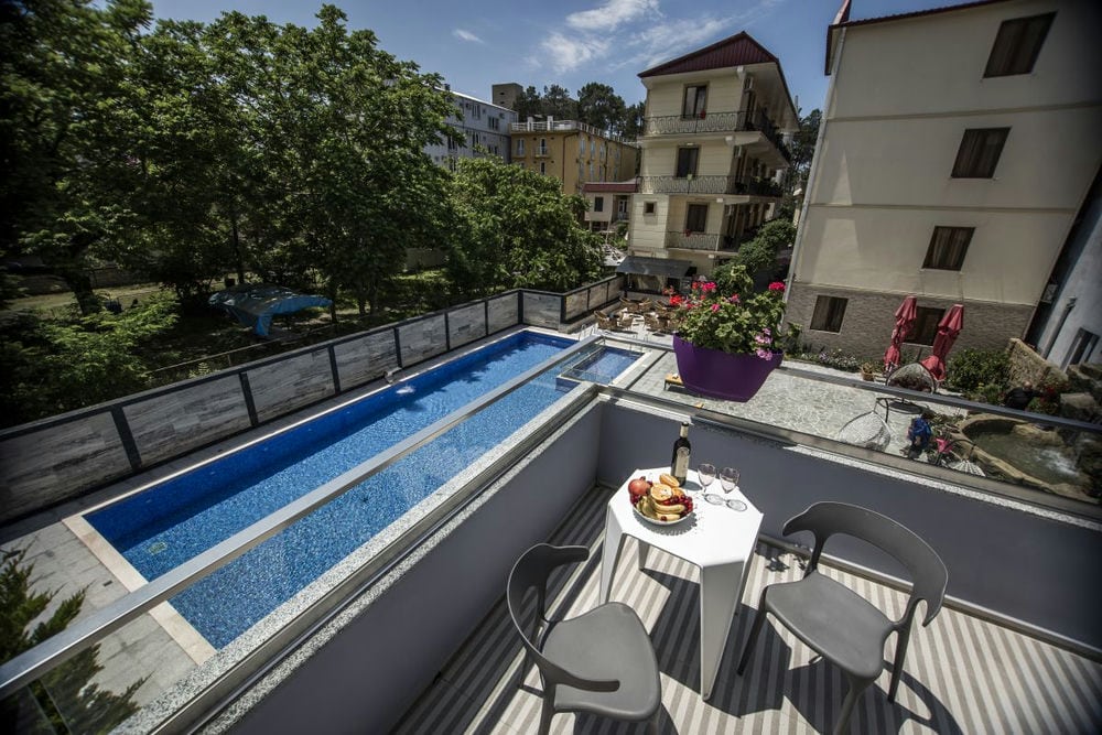 CHVENI EZO BOUTIQUE
