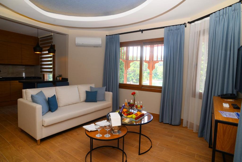 CLUB & HOTEL LETOONIA