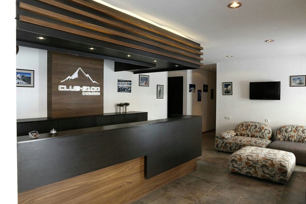 CLUB 2100