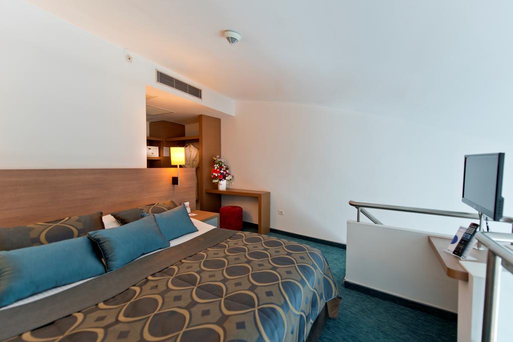 CONCORDE DE LUXE RESORT