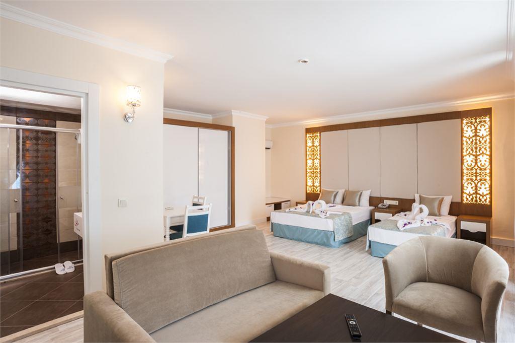 CONCORDIA CELES HOTEL