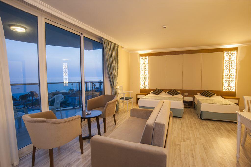 CONCORDIA CELES HOTEL