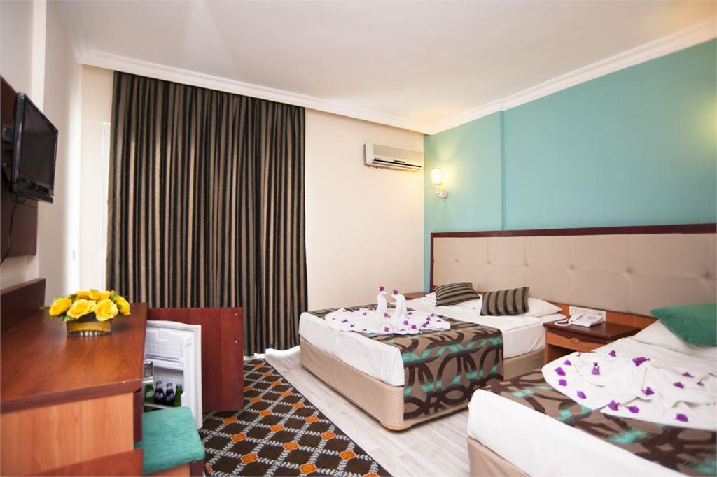 CONCORDIA CELES HOTEL